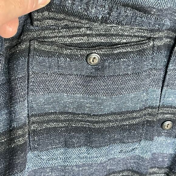 LUCKY BRAND Men’s Blue Striped Button Front Flannel Shacket large - Picture 4 of 5